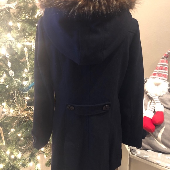 Gorgeous coat with fur hood! - Picture 4 of 9